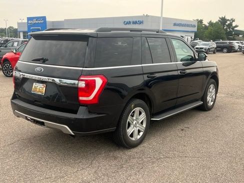 Used 2018 Ford Expedition XLT w/ Equipment Group 202A AWD/4WD image 3