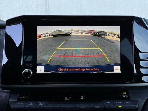 Used 2025 Toyota Camry LE image 30