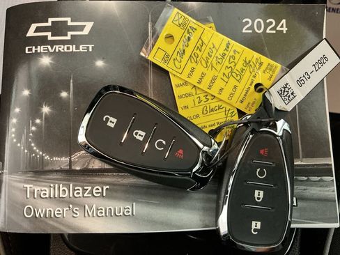 Used 2024 Chevrolet TrailBlazer LT w/ LT Cold Weather Package AWD/4WD image 29