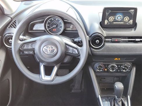 Used 2019 Toyota Yaris L image 15