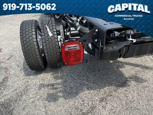 New 2025 Ford F450 XLT w/ XLT Value Package image 15