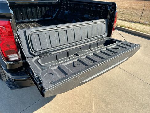 Used 2026 Chevrolet Colorado Trail Boss AWD/4WD image 23