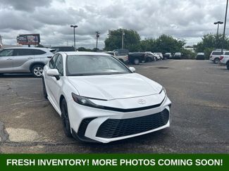 Used 2025 Toyota Camry SE FWD video 1