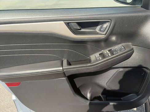 Used 2022 Ford Escape SE w/ Convenience Package FWD image 18