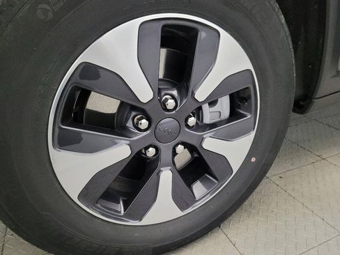 Used 2022 Jeep Grand Cherokee Limited 4xe image 31