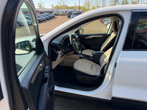 Used 2021 Ford Escape SE image 14