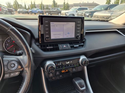 Used 2019 Toyota RAV4 XLE Premium w/ Cold Weather Package AWD/4WD image 25