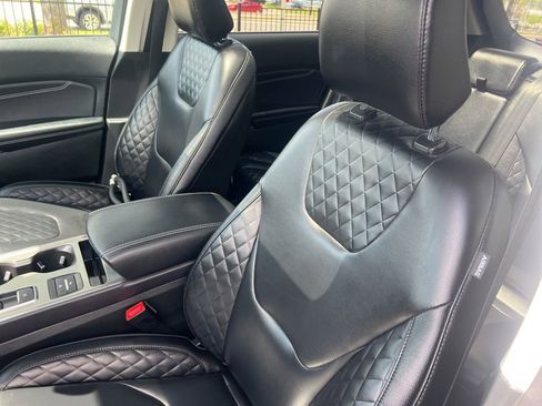 Used 2023 Ford Edge Titanium AWD/4WD image 5