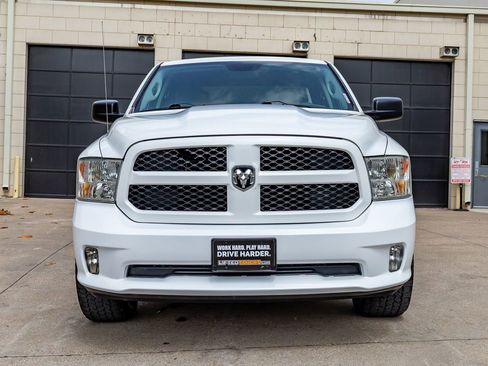 Used 2017 RAM 1500 Express RWD image 2