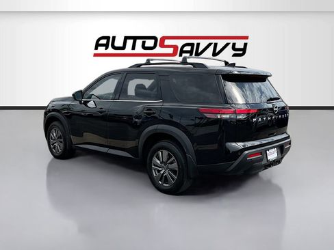 Used 2025 Nissan Pathfinder SV w/ SV Premium Package FWD image 5
