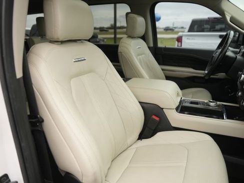Used 2019 Ford Expedition Platinum image 32
