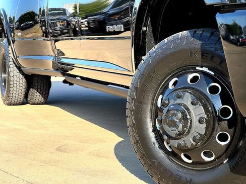 Used 2022 RAM 3500 Limited w/ Night Edition AWD/4WD image 8