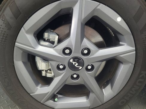 Used 2025 Kia K4 LXS image 31