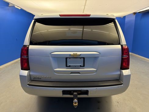Used 2018 Chevrolet Suburban LT image 6
