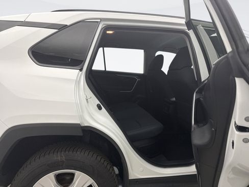 Used 2021 Toyota RAV4 LE AWD/4WD image 17