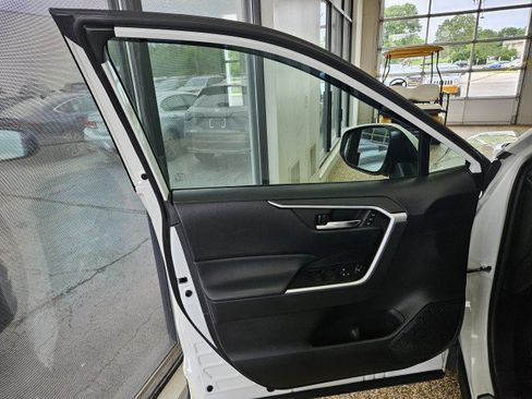 Used 2021 Toyota RAV4 XLE Premium AWD/4WD image 18