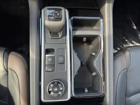 Used 2025 Nissan Pathfinder Platinum AWD/4WD image 23