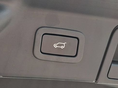 Used 2022 Land Rover Range Rover Velar R-Dynamic S AWD/4WD image 33