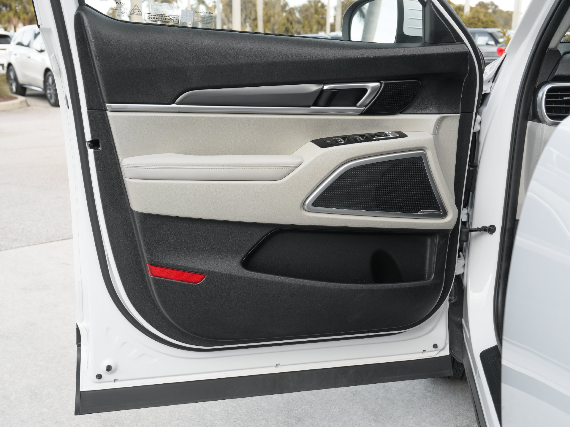 Used 2025 Kia Telluride S FWD image 42