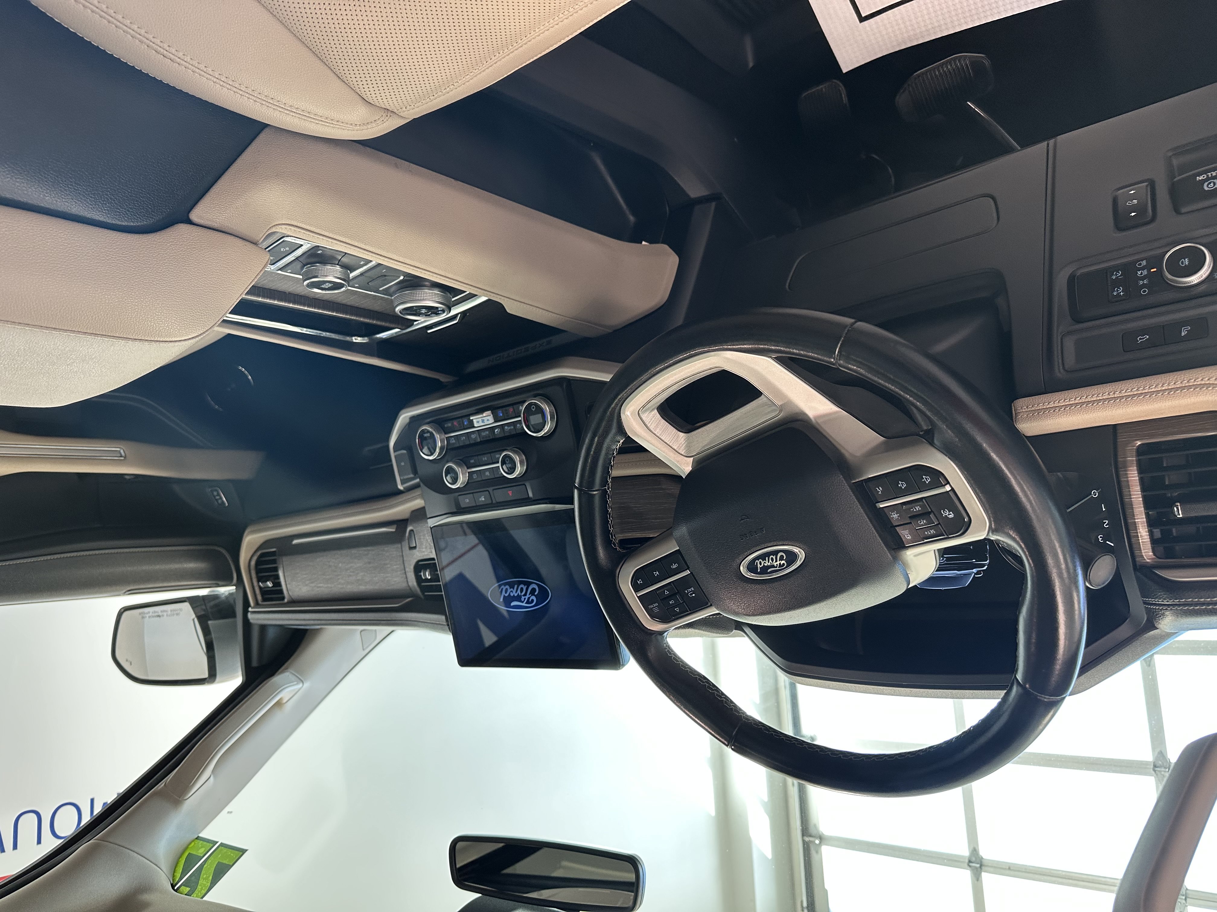 Used 2022 Ford Expedition Limited AWD/4WD image 9