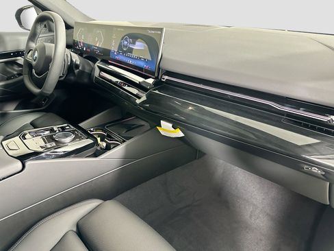 New 2026 BMW 530i xDrive w/ Premium Package image 29