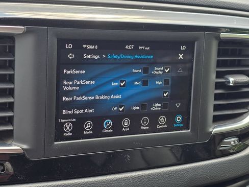 Used 2020 Chrysler Pacifica Touring-L FWD image 41
