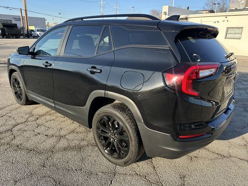 Used 2022 GMC Terrain SLE w/ Elevation Edition image 5