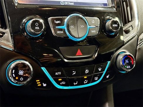 Used 2018 Chevrolet Cruze Premier image 18