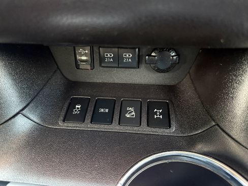 Used 2018 Toyota Highlander XLE image 31