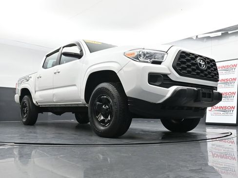 Used 2016 Toyota Tacoma SR image 36