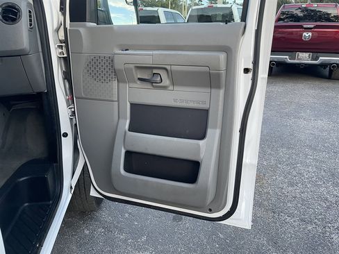 Used 2011 Ford E-350 and Econoline 350 XLT image 31