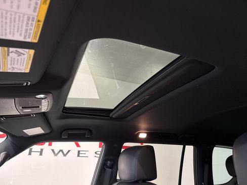 Used 2023 INFINITI QX80 Premium Select image 12