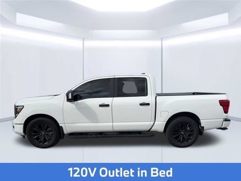 Used 2024 Nissan Titan SV RWD image 11