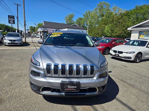 Used 2016 Jeep Cherokee Limited w/ Luxury Group AWD/4WD image 3