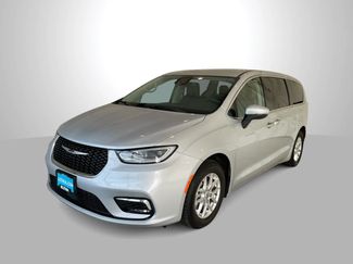 Used 2023 Chrysler Pacifica Touring-L FWD video 1
