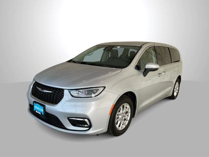 Used 2023 Chrysler Pacifica Touring-L