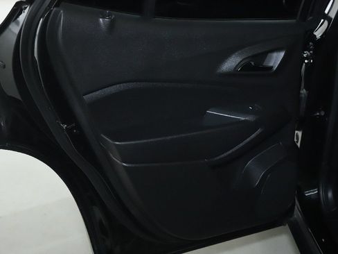 Used 2025 Chevrolet Trax RS w/ Sunroof Package FWD image 13