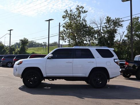 Used 2018 Toyota 4Runner SR5 Premium AWD/4WD image 4