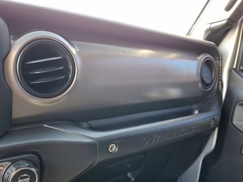 Used 2018 Jeep Wrangler Unlimited Sport S AWD/4WD image 31