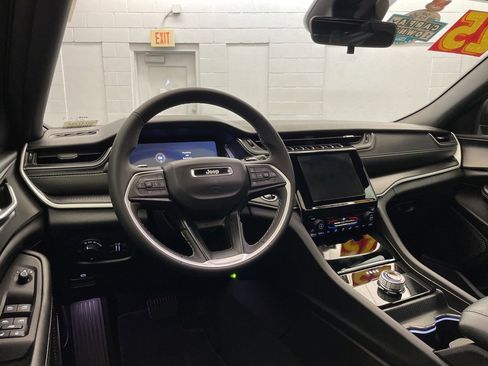 Certified 2025 Jeep Grand Cherokee Laredo X w/ Trailer Tow Package image 12