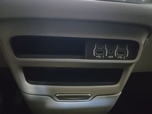 Used 2023 Chrysler Pacifica Touring-L FWD image 26