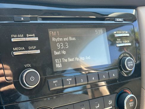 Used 2017 Nissan Rogue S image 23