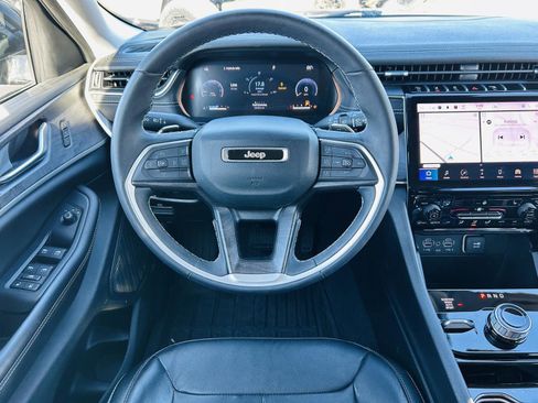 Used 2023 Jeep Grand Cherokee L Limited w/ Black Appearance Package image 17