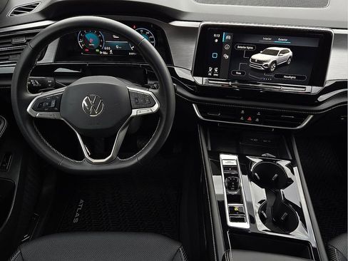 Used 2024 Volkswagen Atlas Cross Sport SE image 12