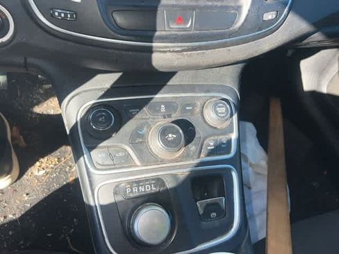 Used 2015 Chrysler 200 Limited image 25