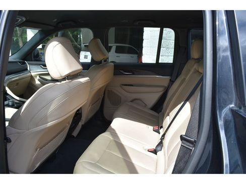 Used 2023 Jeep Grand Cherokee Limited image 11