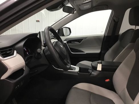 Used 2025 Toyota RAV4 XLE AWD/4WD image 5