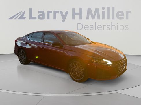 Used 2023 Nissan Altima 2.0 SR FWD image 7