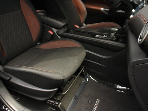 Used 2024 Nissan Kicks SR FWD image 27