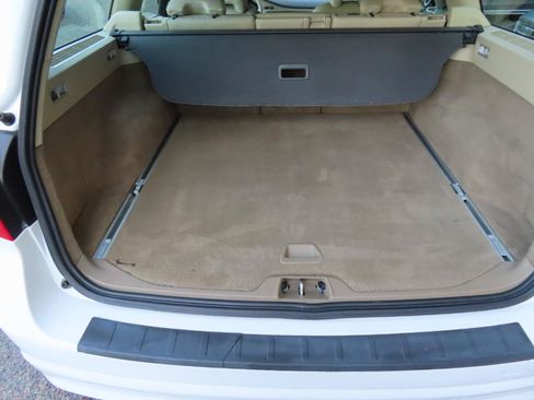 Used 2010 Volvo V70 FWD image 16